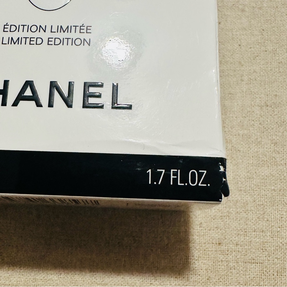 Chanel | Limited Edition | La Crème Main Hand Cream with Zippered Denim Pouch - Picture 10 of 16